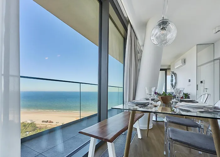 Wave Resort - Top Floor Penthouse - Sea View